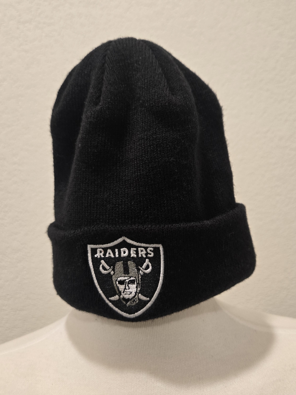Kids Black Cuffed Beanie with Raiders Patch